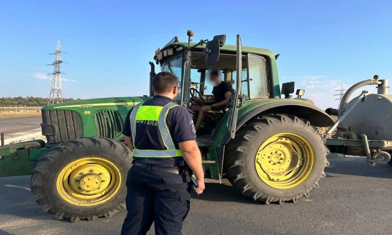 Remorcă fără acte scoasă de pe un drum public de către polițiștii de frontieră