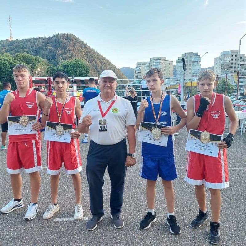 Patru tineri din Dorohoi s-au impus la Turneul internațional al celor 6 națiuni la box la Piatra Neamț - FOTO