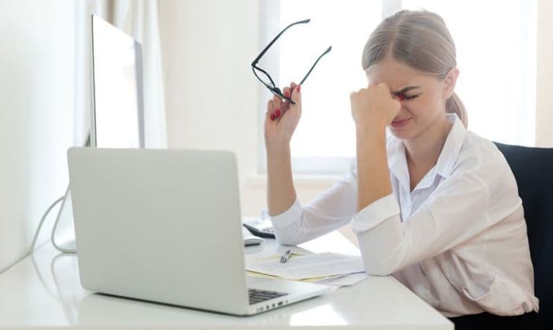 Cum să-ți protejezi vederea atunci când lucrezi mult la computer