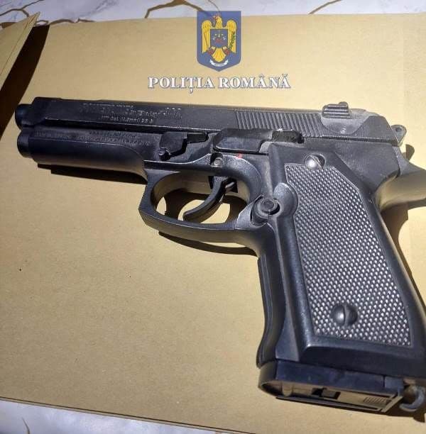 Bărbat vizat de polițiști după o postare pe facebook