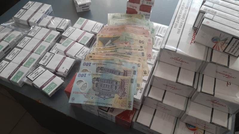 Femeie amendată cu 20000 lei pentru comercializare de țigarete de contrabandă