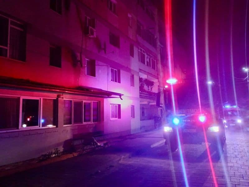 Incendiu izbucnit într-un bloc din Darabani. Mai multe bunuri au fost cuprinse de flăcări