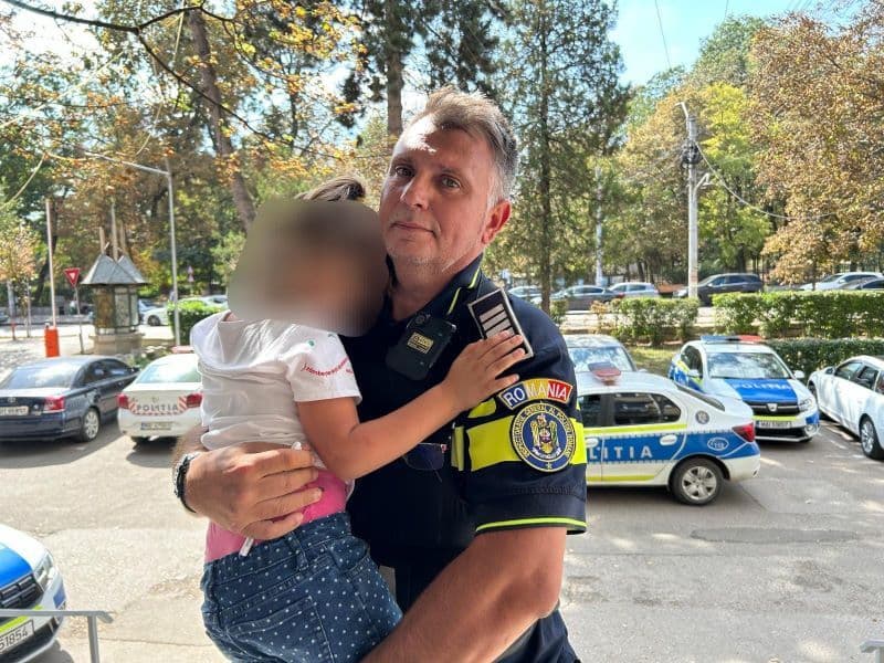 Fetiță de 5 ani pierdută de părinți găsită rătăcind prin oraș