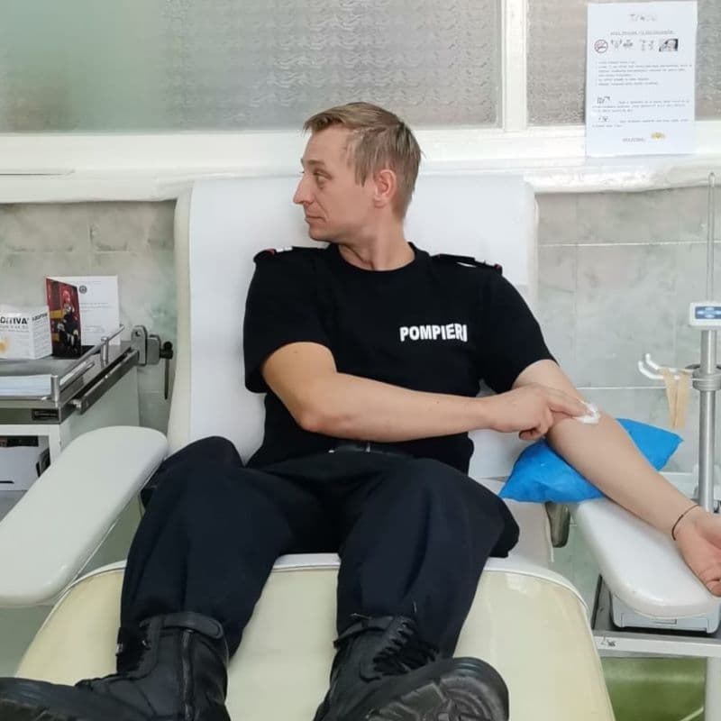 Pompierii botoșăneni alături de o tânără mamă care are nevoie de sânge