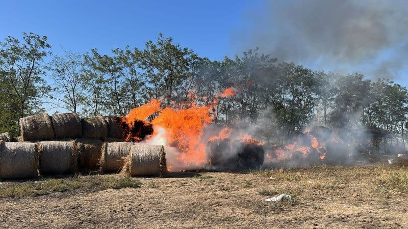 Furaje incendiate de un fumător neglijent - FOTO
