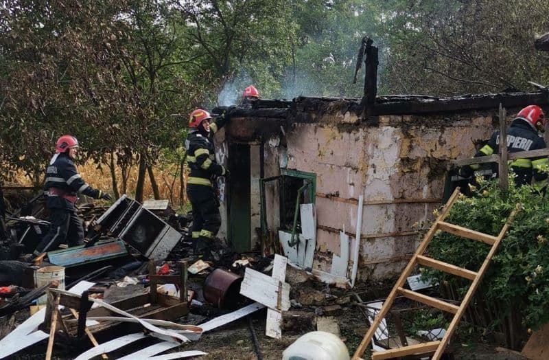 Femeie din Leorda ajunsă la spital cu arsuri pe mâini în urma unui incendiu izbucnit în gospodărie