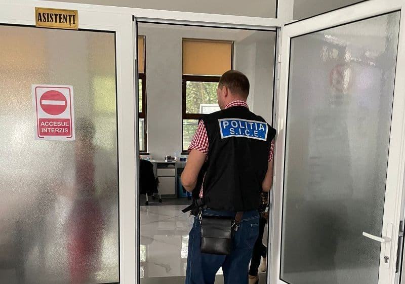 Tânără de 33 de ani reținută pentru delapidare