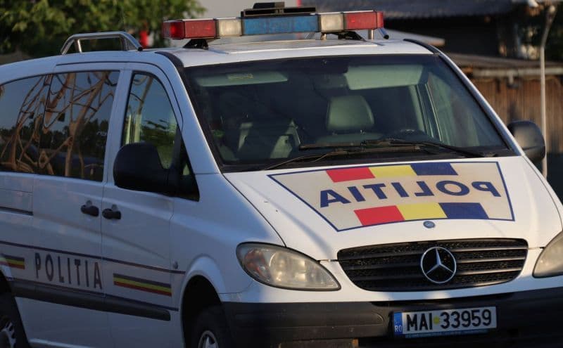 Produse contrafăcute în valoare de aproximativ 400.000 de lei, confiscate de polițiști la Dorohoi, Șendriceni și Botoșani