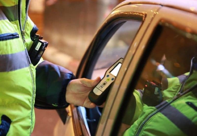 Șofer depistat sub influența alcoolului de polițiști