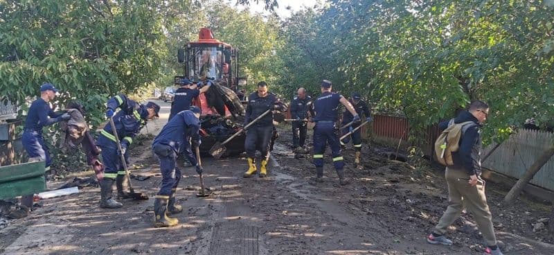 Salvatorii botoșăneni continuă misiunile în zonele afectate de inundații din judeţul Galaţi - FOTO