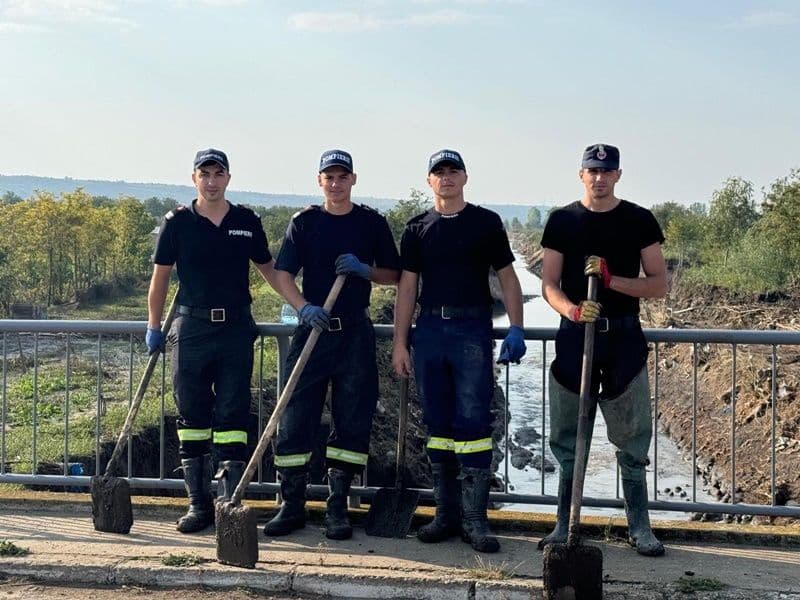 Pompierii botoșăneni și-au încheiat misiunea în localitatea Slobozia Conachi, județul Galați - FOTO