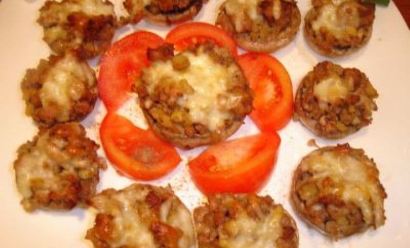 Ciuperci umplute cu carne