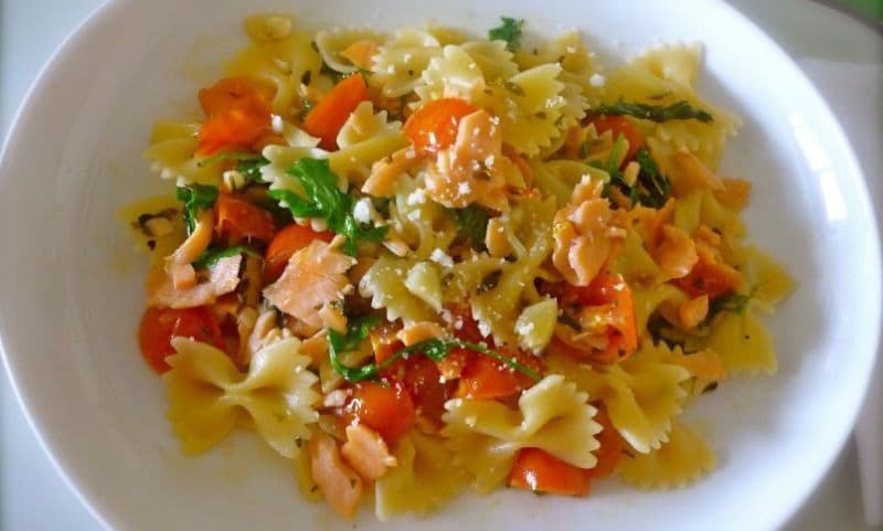 Paste cu somon afumat și rucola