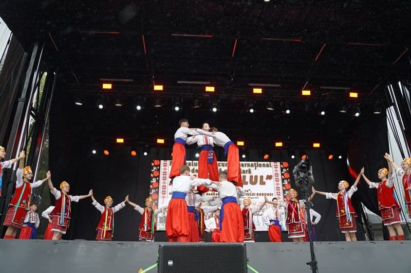 Regal folcloric oferit de participanții la Festivalul Internațional „Mugurelul” 2024. Vezi laureații concursului - FOTO