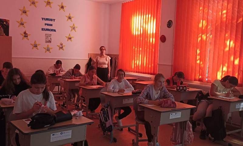 Ziua Europeană a Limbilor celebrată la Școala Gimnazială „Mihail Sadoveanu”, Dumbrăvița – „Pacea prin diversitate lingvistică” - FOTO
