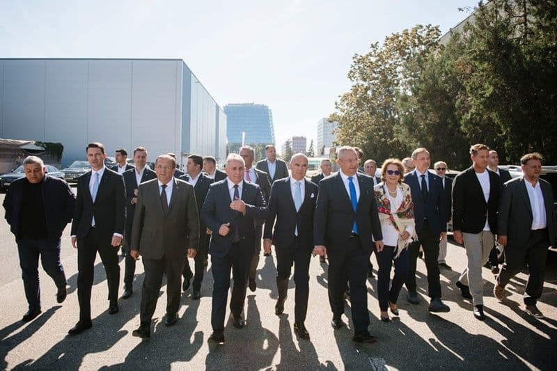 Nicolae Ciucă le mulțumește tuturor românilor care i-au sprijinit candidatura prin cele 1.600.000 de semnături