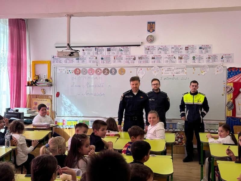 Activitați desfășurate de polițiști cu ocazia Zilei Mondiale a Animalelor - FOTO