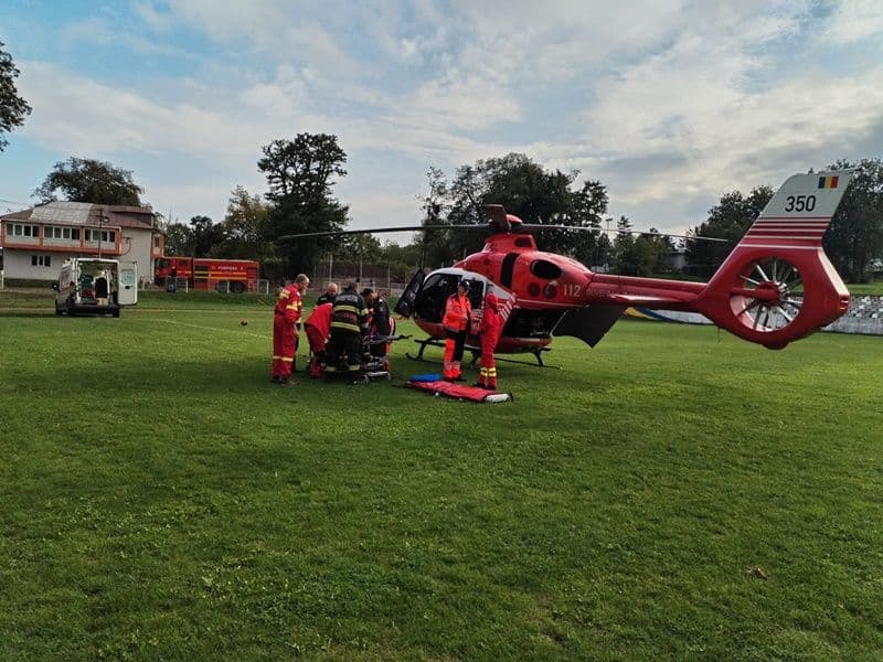 Bărbat din Vârfu Câmpului preluat de elicopterul SMURD de la Dorohoi - FOTO
