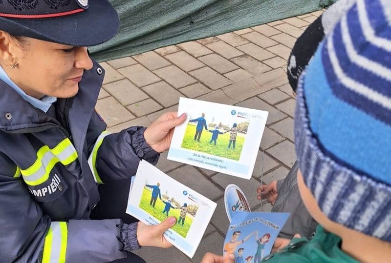 Ziua Internațională pentru Reducerea Riscului Dezastrelor: Acțiuni organizate în Piețele Centrale din Dorohoi și Botoșani - FOTO