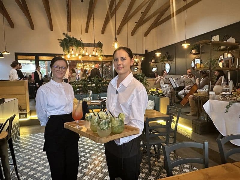 Restaurant „Doi Castani” Dorohoi – Tradiție, pasiune și ospitalitate timp de 28 de ani - FOTO