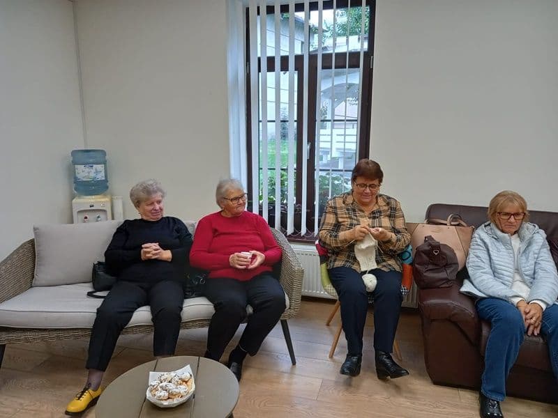 O Călătorie în Trecut: Șezătoarea Seniorilor la Centrul de Zi din Dorohoi - FOTO
