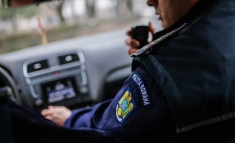 Șofer care se deplasa haotic urmărit de polițiști pentru că nu a oprit la semnal