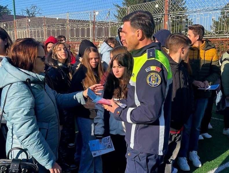Activități desfășurate de polițiști cu elevii, în cadrul săptămânii Școala Altfel - FOTO