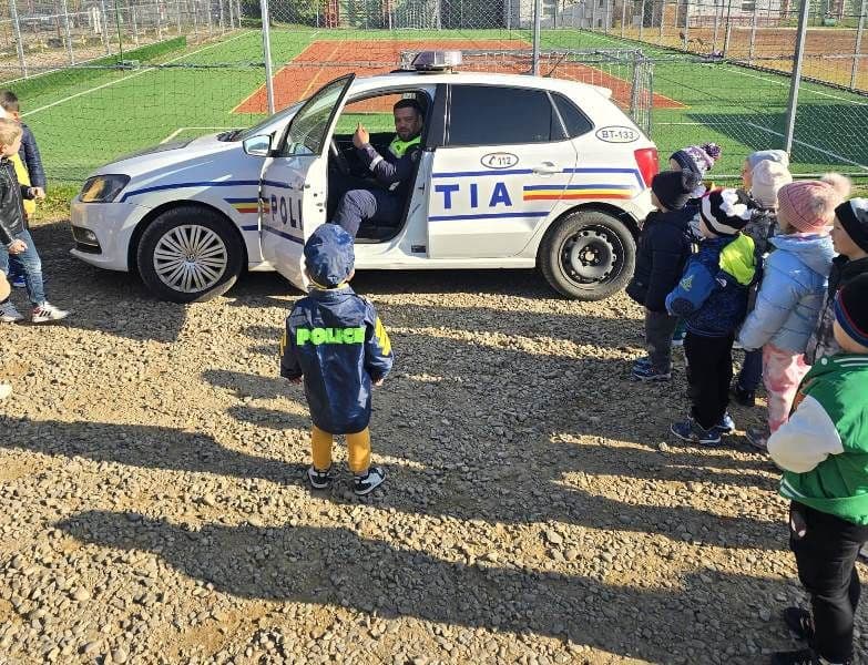 Poliţiştii botoşăneni alături de elevi în „Săptămâna Altfel” 