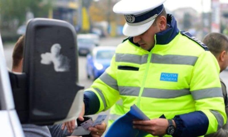 Botoșăneni depistați băuți sau fără permis la volan