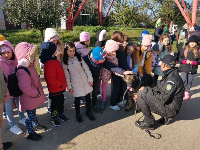 Gimnaziul Kogălniceanu în vizită la Sectorul Poliției de Frontieră Dorohoi - FOTO