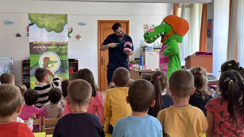 Dințișorii Veseli au ajuns în Botoșani! Peste 500 de copii au acum un zâmbet mai sănătos