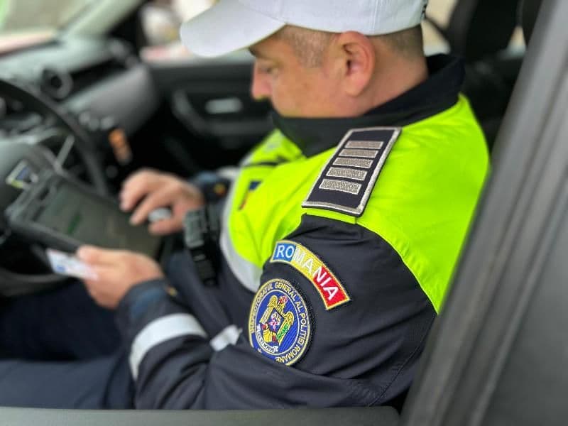 Mașină cu numere străine expirate de patru ani, depistată de polițiștii botoșăneni