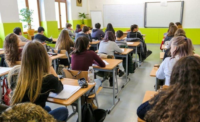 Elevii vor fi rotiți în bănci la fiecare modul. Cum motivează Ministerul Educației această propunere