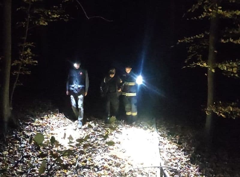 Bătrân rătăcit în pădure, la cules de ciuperci - FOTO