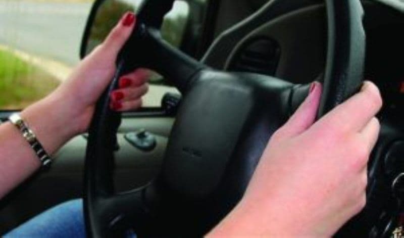Tânără de 20 de ani depistată la volanul unui autoturism, deși avea permisul suspendat de 2 luni