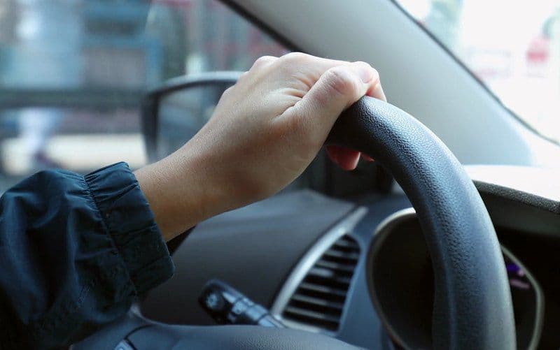 Doi tineri depistați la volan, deși nu aveau acest drept