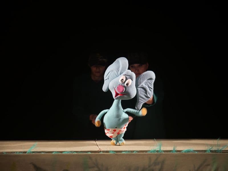 Dodo, Elefănțelul curios şi actorul Cosmin Tanasă vă invită cu cei mici la teatru!