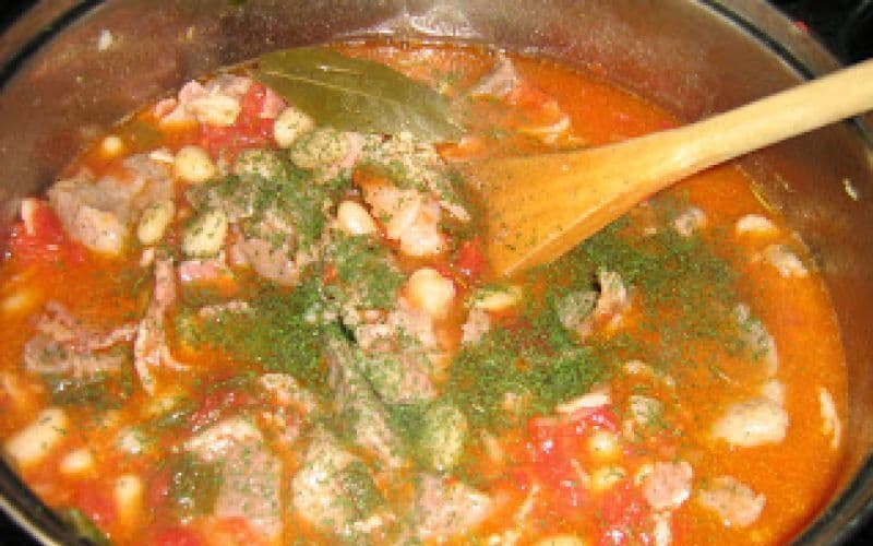 Tocăniță de porc cu fasole albă