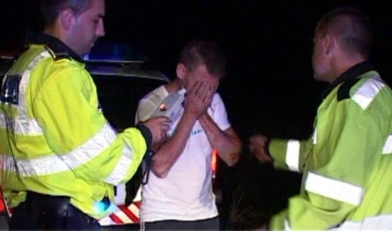 Bărbat reținut după ce s-a urcat la volan BEAT și FĂRĂ PERMIS și a produs un accident rutier
