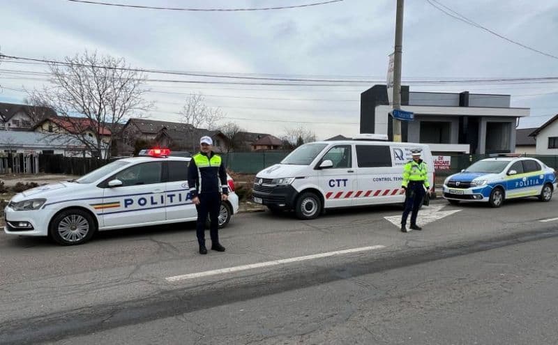 Peste 60 de permise de conducere și certificate de înmatriculare reținute de polițiști