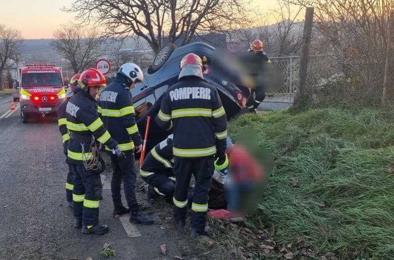 Tânăr ajuns la spital după ce s-a răsturnat cu mașina la Răchiți
