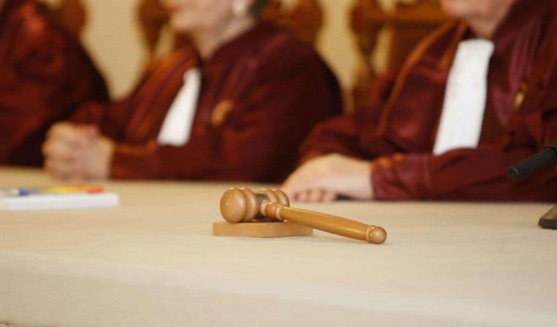 Startul campaniei pentru turul doi al alegerilor prezidențiale blocat de decizia CCR