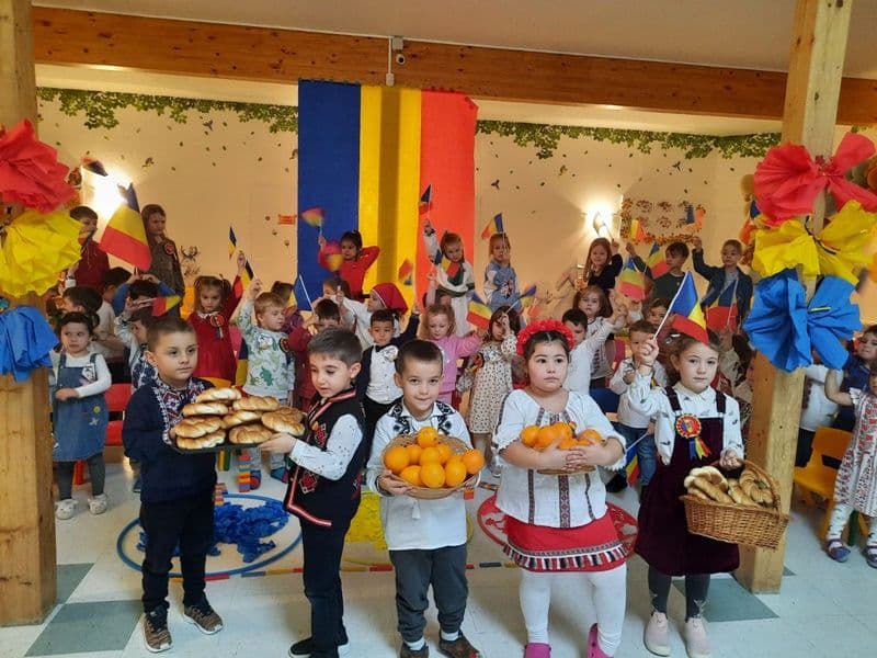 „Mândru că sunt român” activitate desfășurată la Școala Gimnazială Cornerstone Dorohoi - FOTO