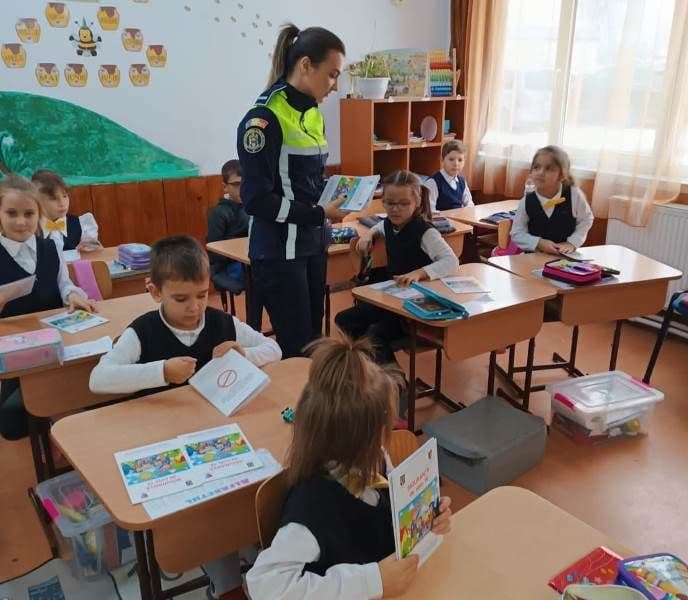 Poliţiştii de prevenire lansează a X-a ediţie a programului „Școala siguranţei Tedi”