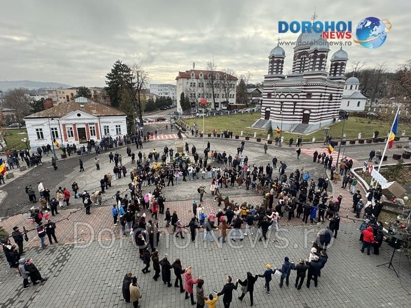 1 Decembrie 2024 – Momente artistice depuneri de flori și Hora Unirii la Dorohoi cu ocazia Zilei Naționale a României - FOTO