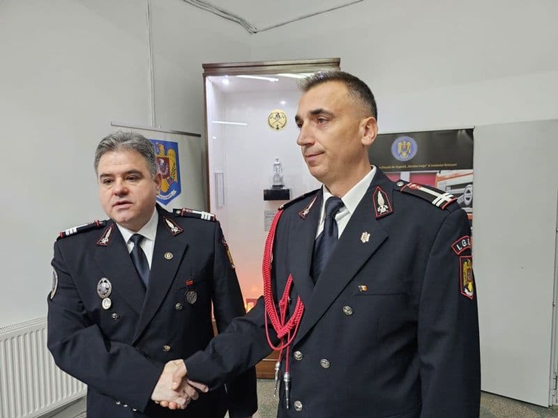 ISU Botoșani: pompieri avansați și numiți în funcție, de Ziua Națională a României - FOTO