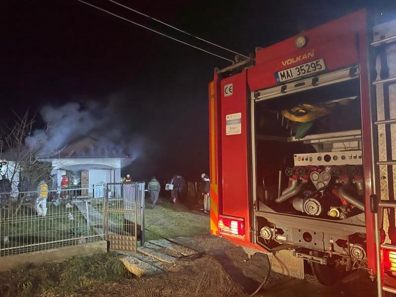 Incendiu într-o casă din Broscăuți. Ardeau bunurile dintr-o încăpere