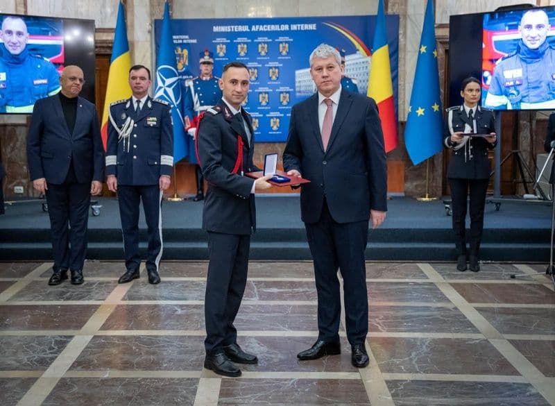 Un pompier din cadrul ISU Botoșani a primit „Emblema de Onoare a Ministerului Afacerilor Interne”