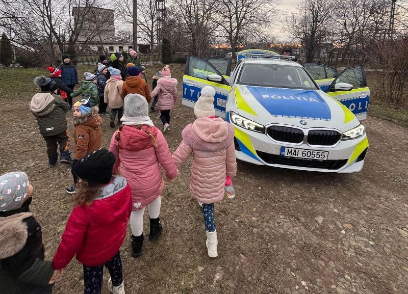 Activități preventive desfășurate de polițiștii rutieri cu școlarii și preșcolarii de la Dragalina