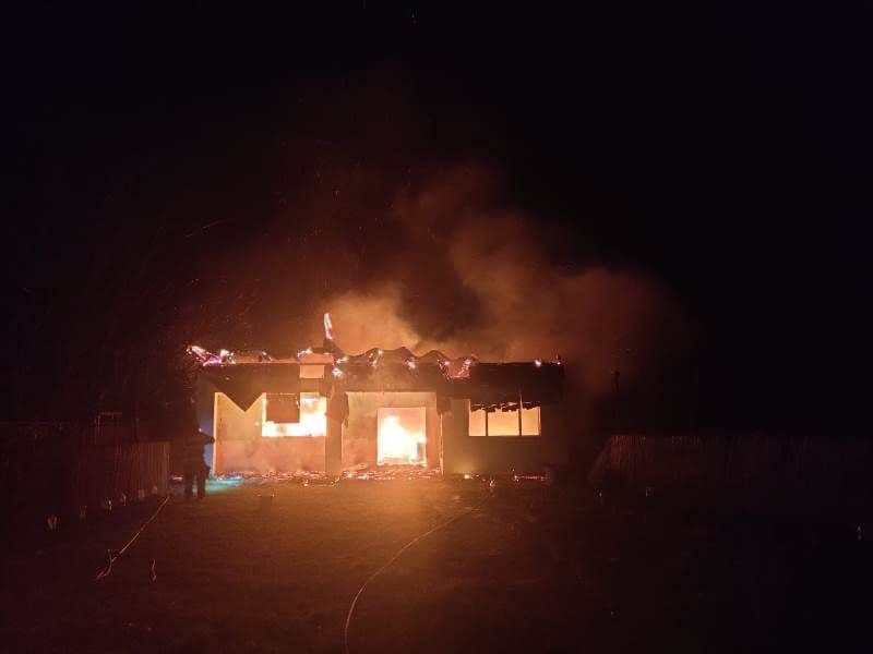 O familie a rămas fără casă în prag de sărbători în urma unui incendiu